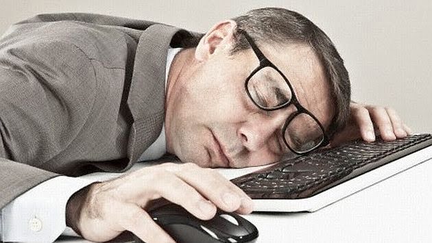 #HUMOR: Las 10 mejores frases para zafar si te descubren durmiendo en el trabajo