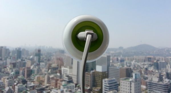 CURIOSO: Enchufe que funciona con luz solar
