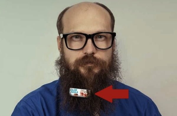 CURIOSO: Usan la barba como cartel publicitario… ¡Y cobran!