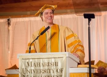 “Arriésgate”, inspirador discurso de Jim Carrey a egresados universitarios