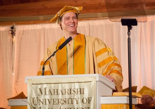 “Arriésgate”, inspirador discurso de Jim Carrey a egresados universitarios