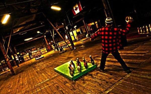 CURIOSO: Fowling, un nuevo deporte que combina fútbol americano y bowling