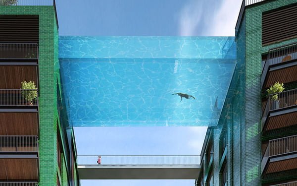 CURIOSO: Pileta puente transparente para nadar en las alturas