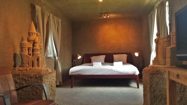 CURIOSO: Inauguran un hotel construido con paredes de arena