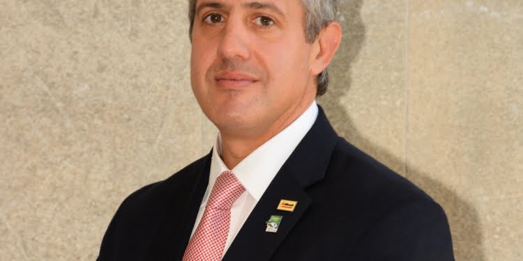 PASES: Presidente en CAENA