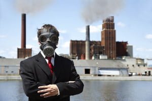 mascara_air_pollution_man_wearing_gas_mask