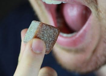 Lanzan cubos masticables de café para empezar el día con energía