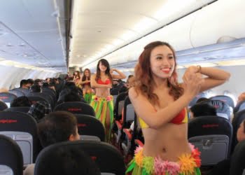 #CURIOSO: Las azafatas en bikini, clave del éxito de VietJet Air