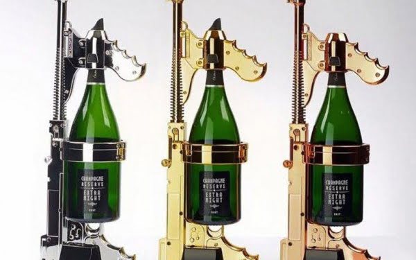 CURIOSO: Crean pistola que dispara champagne y es furor de ventas