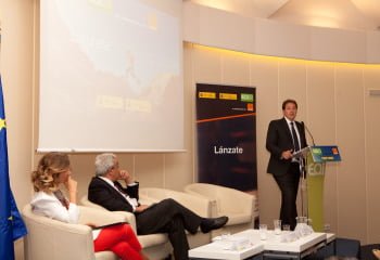 España: Lanzan el programa de mentoring “Lánzate”, promovido por EOI y Orange,