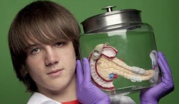 El joven de 19 años que construyó nanorobots para acabar con el cáncer de páncreas