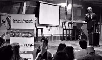 Ruta N y Socialatom convocan a emprendedores