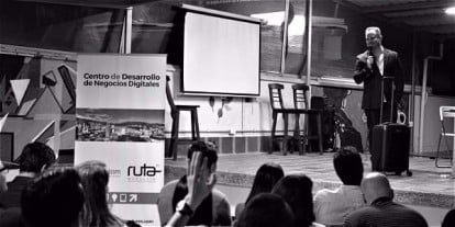 Ruta N y Socialatom convocan a emprendedores