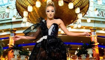 CURIOSO: Diseñan el primer vestido de grafeno, que se ilumina con la respiración
