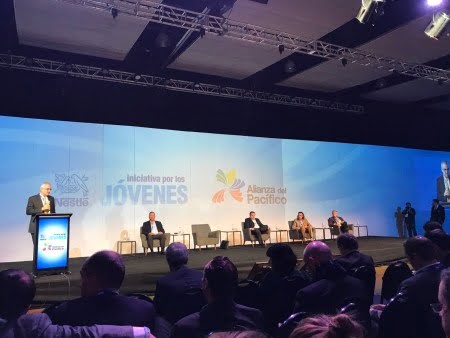 Nestlé y 37 empresas juntas para ayudar jóvenes latinoamericanos a entrar al mundo laboral