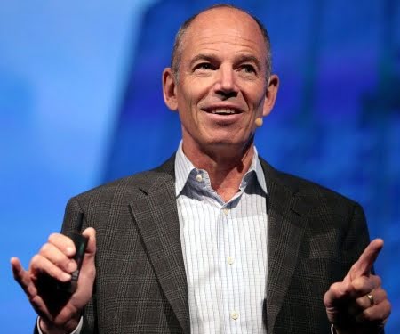 CONSEJO DE MARC RANDOLPH (Netflix): «Para emprender solo se necesita tolerar el riesgo, una idea y creer en uno mismo»