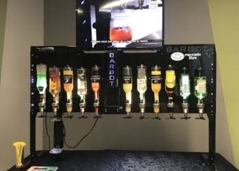 Barbot, el bar robótico mexicano que Marty McFly envidiaría