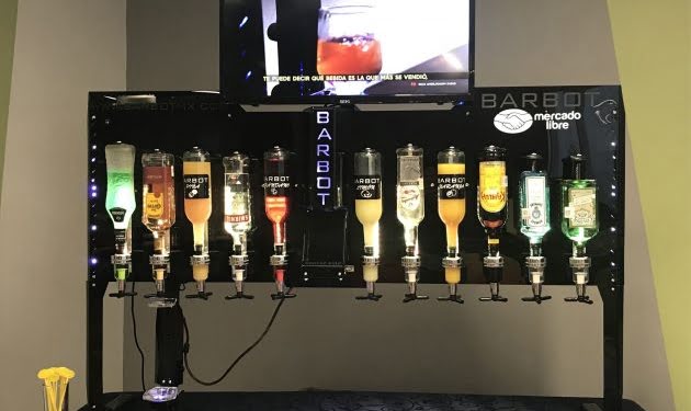 Barbot, el bar robótico mexicano que Marty McFly envidiaría