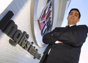 La sorprendente historia del brasileño que se hizo millonario usando el teléfono público de un aeropuerto