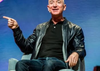 Jeff Bezos recomienda dormir al menos 8 horas para tomar las mejores decisiones