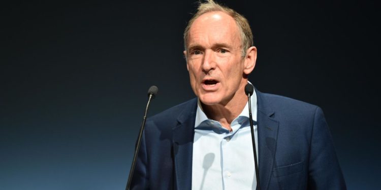SIr Tim Berners-Lee uno de los millonarios que no hizo su fortuna con su invento