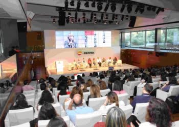 Mujeres y tecnología: retos y oportunidades para crear valor en el mundo digital