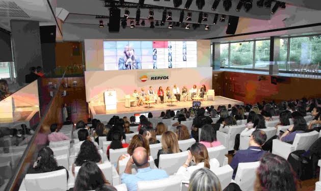 Mujeres y tecnología: retos y oportunidades para crear valor en el mundo digital