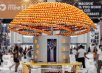 Esta máquina exprime naranjas e imprime vasos en 3D con la cáscara