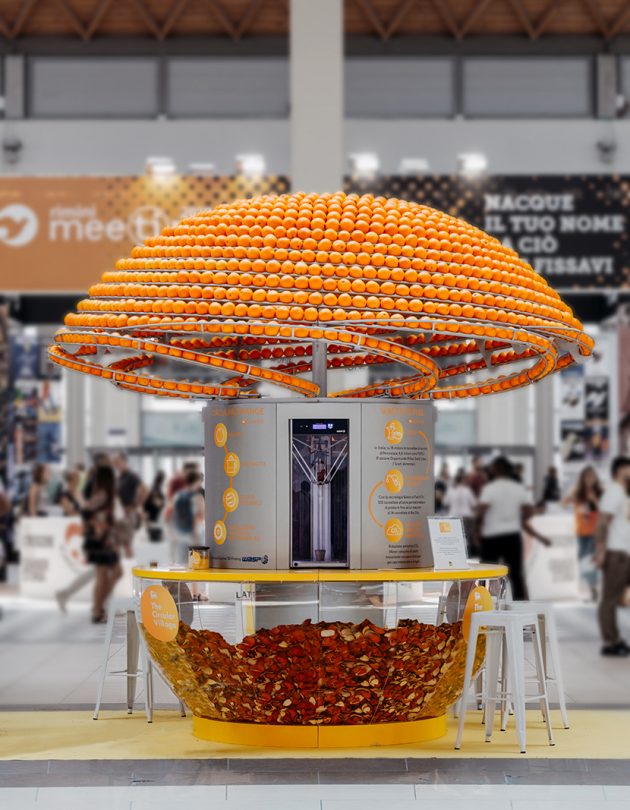 Esta máquina exprime naranjas e imprime vasos en 3D con la cáscara