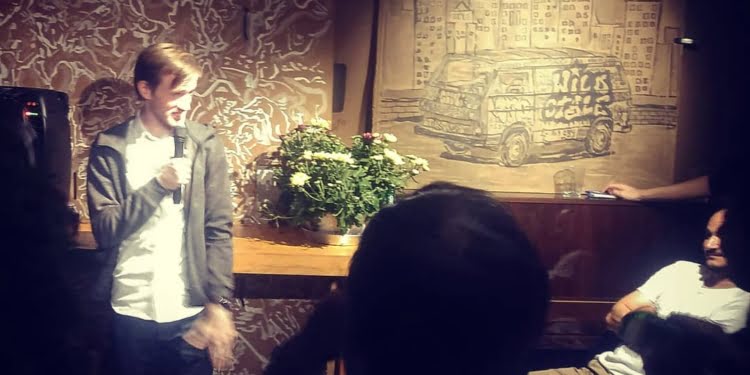 Andrew Tarwin, el comediante que lleva el humor al marketing