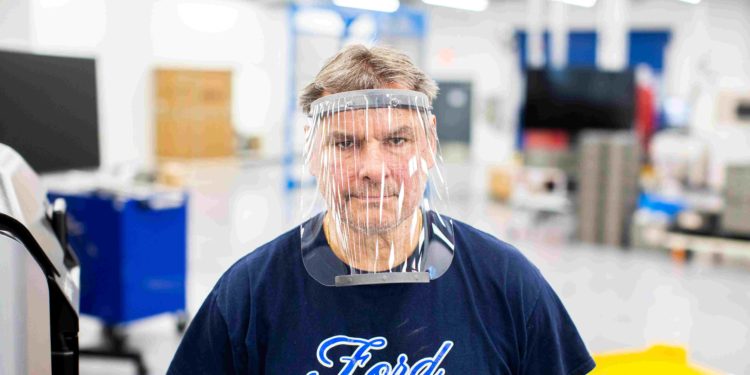 Ford deja de producir autos para fabricar respiradores durante Covid-19