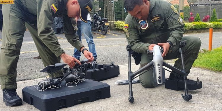 Policía de Barranquilla patrulla el vecindario con drones