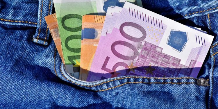 Europa lanza un fondo de inversión para apuntalar la economía en plena pandemia
