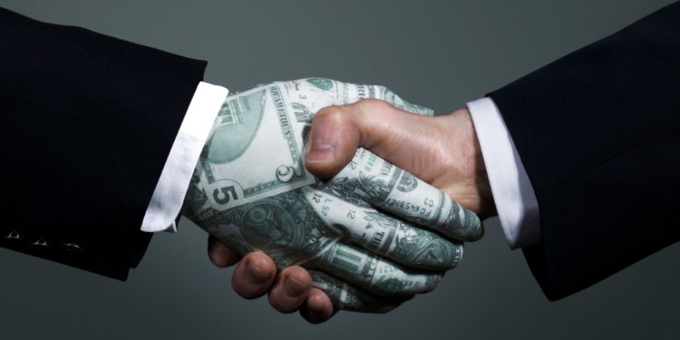 Tu idea de producto puede llevarte hasta la puerta, pero se requiere toda la fuerza del carácter emprendedor para cerrar el trato con los inversores.