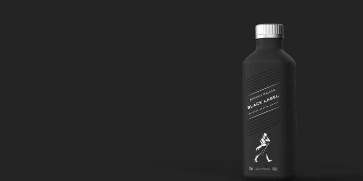 Johnnie Walker lanza su botella de papel en 2021
