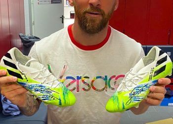 Subastan botines de Messi a beneficio de la Fundación Gestionar Esperanzas