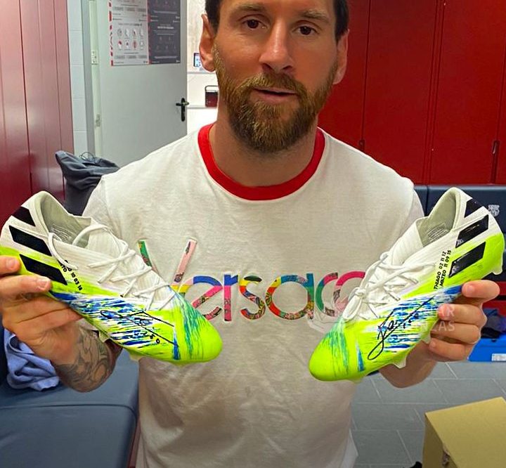 Subastan botines de Messi a beneficio de la Fundación Gestionar Esperanzas