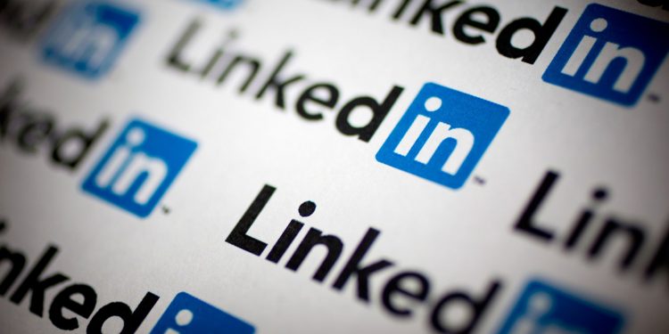 LinkedIn, con más de 630 millones de usuarios y más de 260 millones de usuarios activos al mes, es la red social de los profesionales por excelencia.