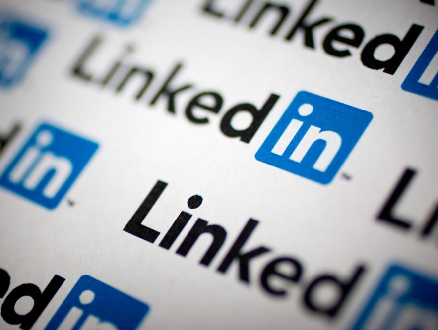 LinkedIn, con más de 630 millones de usuarios y más de 260 millones de usuarios activos al mes, es la red social de los profesionales por excelencia.