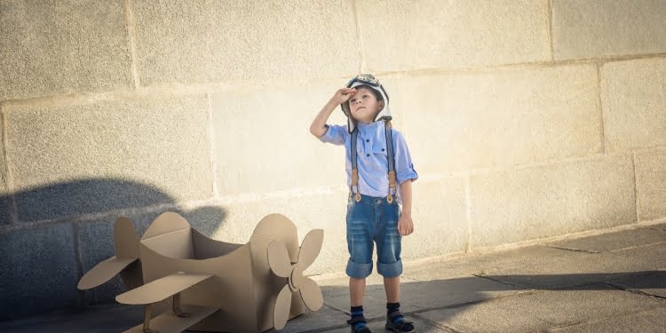 El sueño es como una pieza arqueológica, a través de las ruinas se edita una historia olvidada que permite entender el presente.  Hay que programarlos para cumplir el deseo, si lo puedes soñar lo puedes hacer.