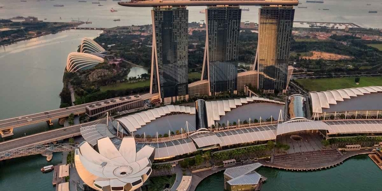 Como saoió Singapur de la pobreza