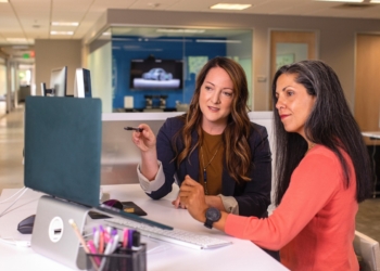 Las 3 competencias clave que impulsarán el crecimiento profesional de las mujeres en 2024