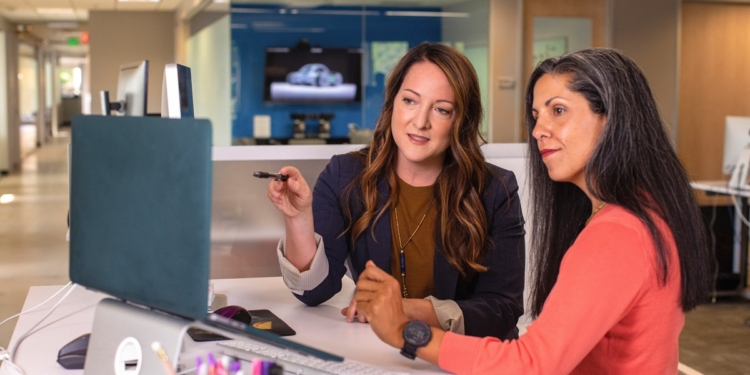 Las 3 competencias clave que impulsarán el crecimiento profesional de las mujeres en 2024 